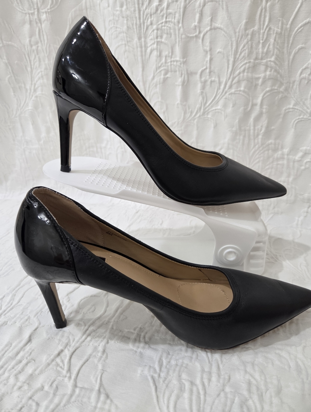 Tahari Parson Black Pointed Toe Pumps 8M | Minimalist Dark Academia Office Chic